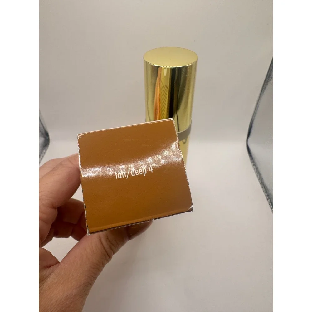 Stila Hide & Chic Fluid Foundation Tan Deep 4 NEW